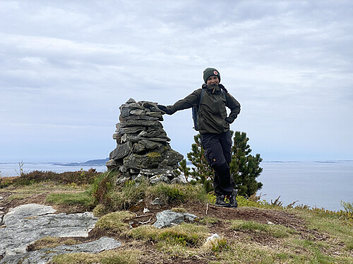 Bilde #10: Min datter ved varden på toppen.