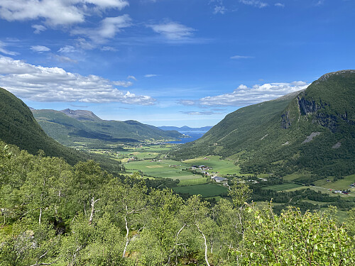 Bilde #2: Utsikt utover mot Rypdalen og Tresfjorden.
