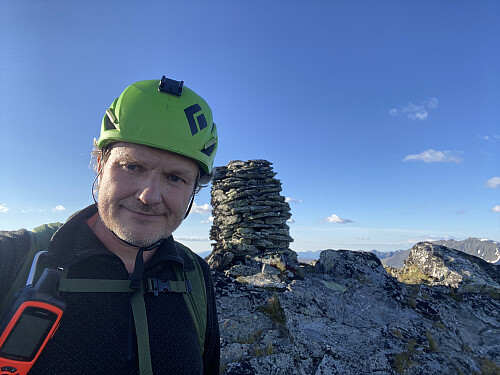 Bilde #26: Ved varden på toppen av Rollsbotnskorka [1334 m.o.h.].