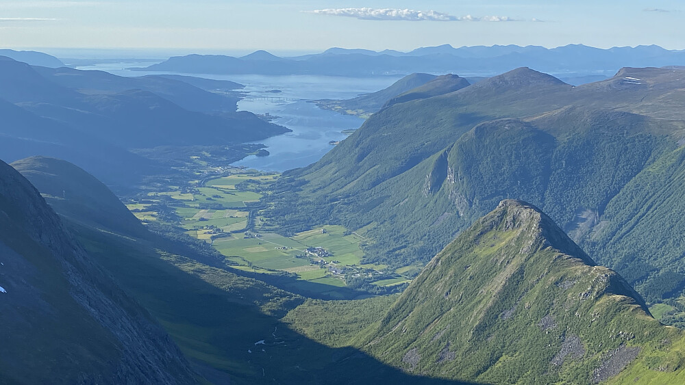 Bilde #28: Utsiktsbilde fra Rollsbotnskorka utover mot Tresfjorden.