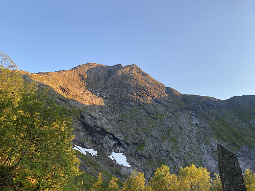 Bilde #30: Tilbakeblikk mot Litleskorka [1134 m.o.h.] og ryggen jeg klatret opp tidligere på dagen. Bildet er tatt fra Dalskleiva parkeringsplass.