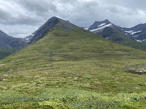Bilde #8: Jeg begynner straks på stigningen opp mot Nonsfjellet [1205 m.o.h.].