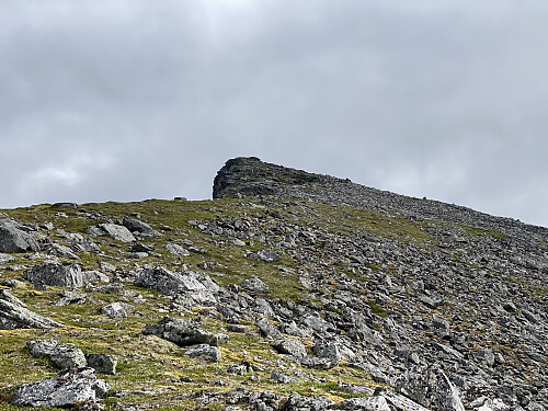 Bilde #9: En aldri så liten knaus [1050 m.o.h.] på vei opp på Nonsfjellet [1205 m.o.h.].