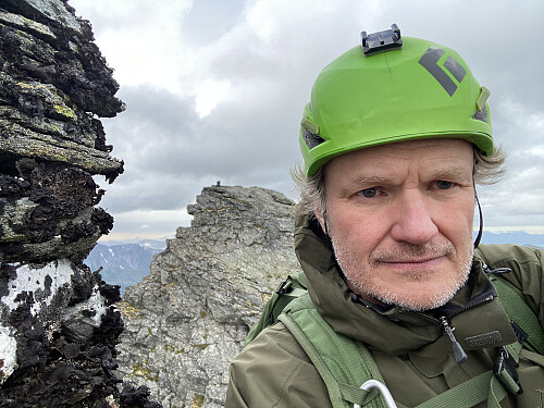 Bilde #25: På Brudefølget S1 [1334 m.o.h.], med hovedtoppen [1343 m.o.h.] i bakgrunnen.