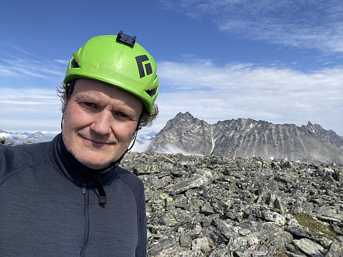 Bilde #5: På Romsdalshornet med Venjetindane og Kvanndalstinden i bakgrunnen.