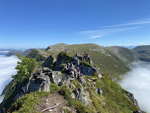 Bilde #9: Traséen videre mot Ræstadhornet [729] og Grøtet [698 m.o.h.].