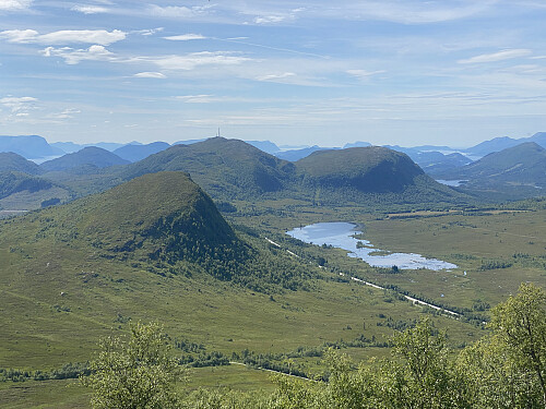 Bilde #12: Tilbakeblikk fra Varguraksla mot Nyseternakken [547], Lebergsfjellet [628] og Svartløkfjellet [562 m.o.h.].
