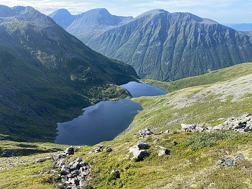 Bilde #26: Sprovsbotnen med Sprovsvatnet [498 m.o.h.] og Øvste Sprovsvatnet [570 m.o.h.].