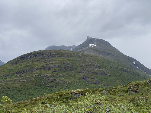Bilde #5: Taskedalstinden [1609] og Taskedalshornet [1406 m.o.h.] sett fra nordøst-ryggen på Kammen.