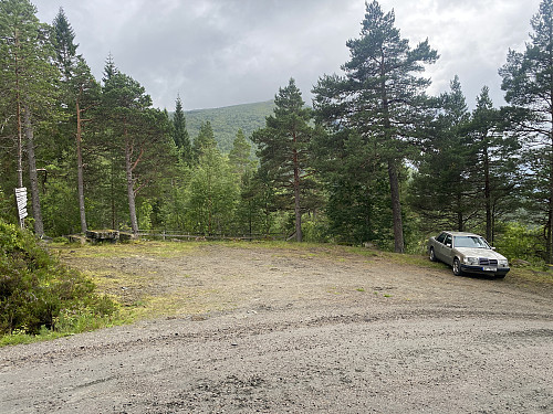 Bilde #1: På parkeringsplassen oppe i Sakselia [240 m.o.h.].