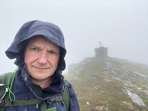 Bilde #14: Ved varden på toppen av Sandfjellet 1041. 