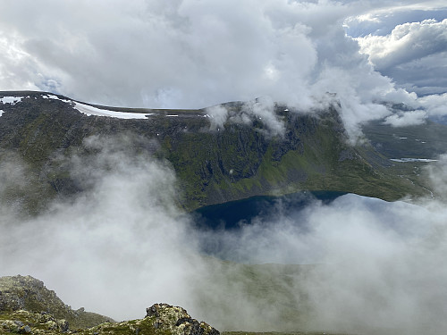 Bilde #25: Utsikt mot Blåfjellet 1043 og Instebotsvatnet [724 m.o.h.] fra ryggen opp mot Øspetinden.