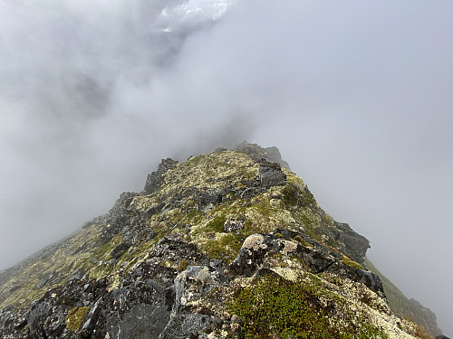 Bilde #28: Ryggen fra Øspetinden [1228] bortover mot Søre Sessknubben [1178 m.o.h.].
