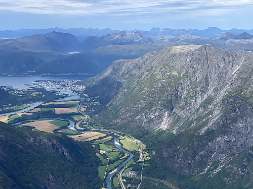 Bilde #6: Utsikt mot Åndalsnes (fra toppen).