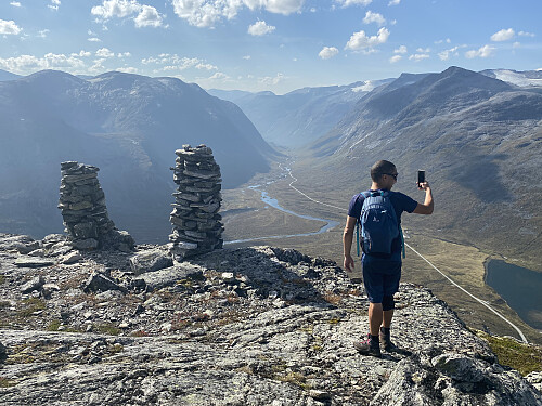 Bilde #5: Utsikt sørvestover fra Skarfjellenden Sør. Dalføret heter Meiadalen.
