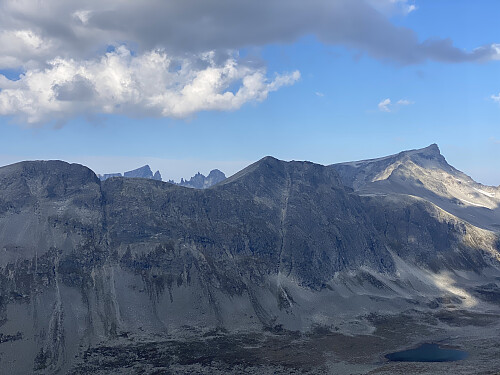 Bilde #10: Trolltindan, med blant annet Trollryggen [1725] og Store Trolltinden [1788 m.o.h.] kommer til syne over Stigbotthornet/Breitindmassivet.