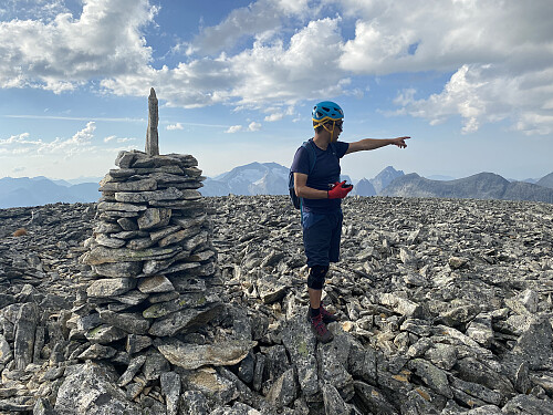 Bilde #16: Ved varden på toppen av Skarfjellet 1723.