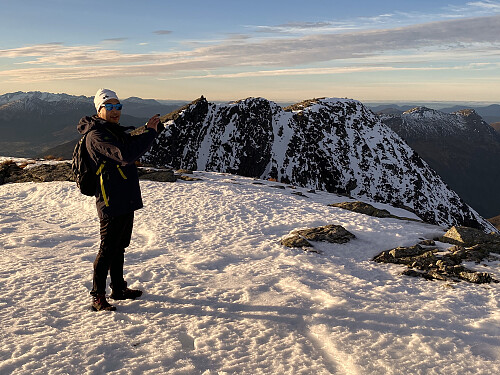 Bilde #6: På Blåtind [1341 m.o.h.], med vesttoppen [også 1341] i bakgrunnen.