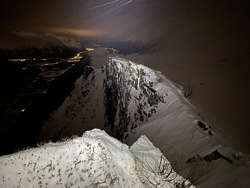 Bilde #10: Tilbakeblikk mot vesttoppen. Åndalsnes sees bak Storaksla.