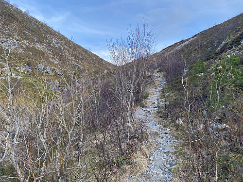 Bilde #3: Oppe i skaret mellom Akslahornet og Midsundhornet.