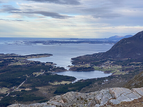 Bilde #7: Utsikt fra Digergubben [527 m.o.h.] mot Rakvågen, Aukra og Bud.