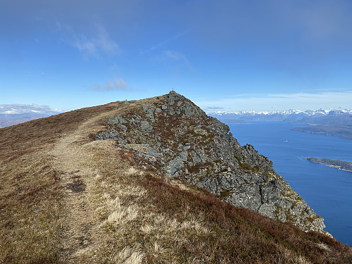 Bilde #16: Straks på toppen av Opstadhornet [737 m.o.h.].
