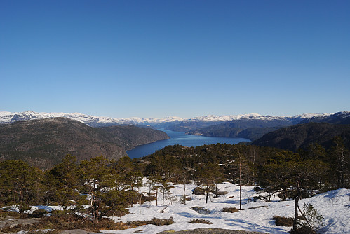 Utsyn mot den nordlige delen av Sandsfjorden.