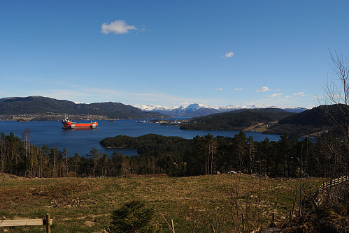 Håfjellet i bakgrunnen.