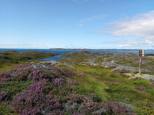Toppen av Ramnafjellet, 76 moh.