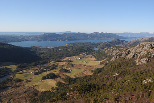 Utsikt i retning mot Skartland, Ålfjorden og Sveio.