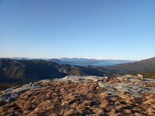 I retning mot Låklifjedle og Kvinnherad.