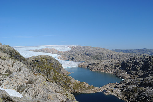 Utsyn mot Blomsterskardvatnet og Blomsterskardbreen.