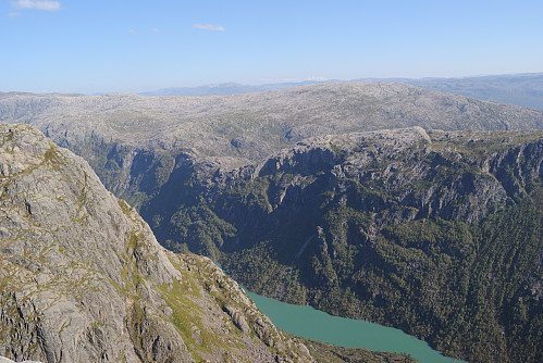 Utsyn mot Sandvikevatnet.