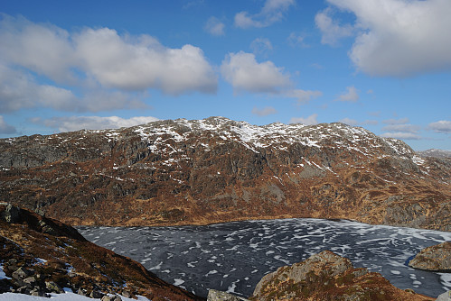 Bergstølsvatnet foran Tindafjellet. 