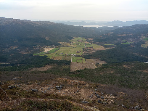 Utsyn ned mot dalen kor eg gjekk opp. 