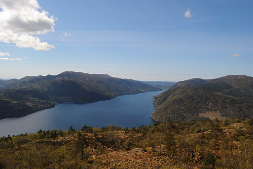 Utsyn mot Yrkjesfjorden.