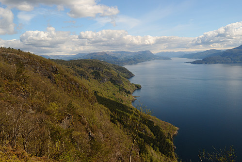 Heilt nede ved fjorden ligger Nising.