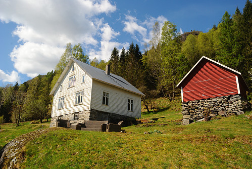 Dei vestliggande husa i Nising.