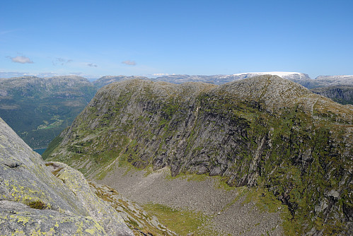 Heimadalen og Heimadalsberget som ruver over.