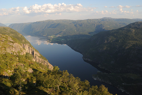 Jøssenfjorden og Hauga sett frå Reinsrumpa.