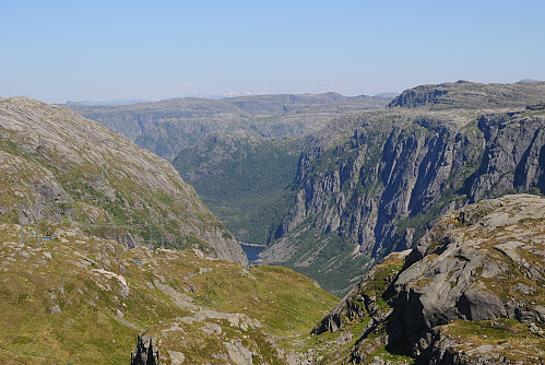 Steile berg og fjell ved Glommedalen. Sterkt Vestlandspreg i motsetnad til "Austlandske" Funningsland.