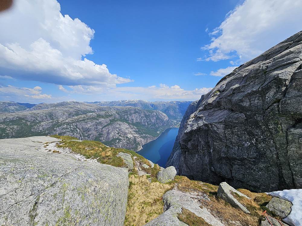 Toppen av ruta med Lysefjorden langt dernede