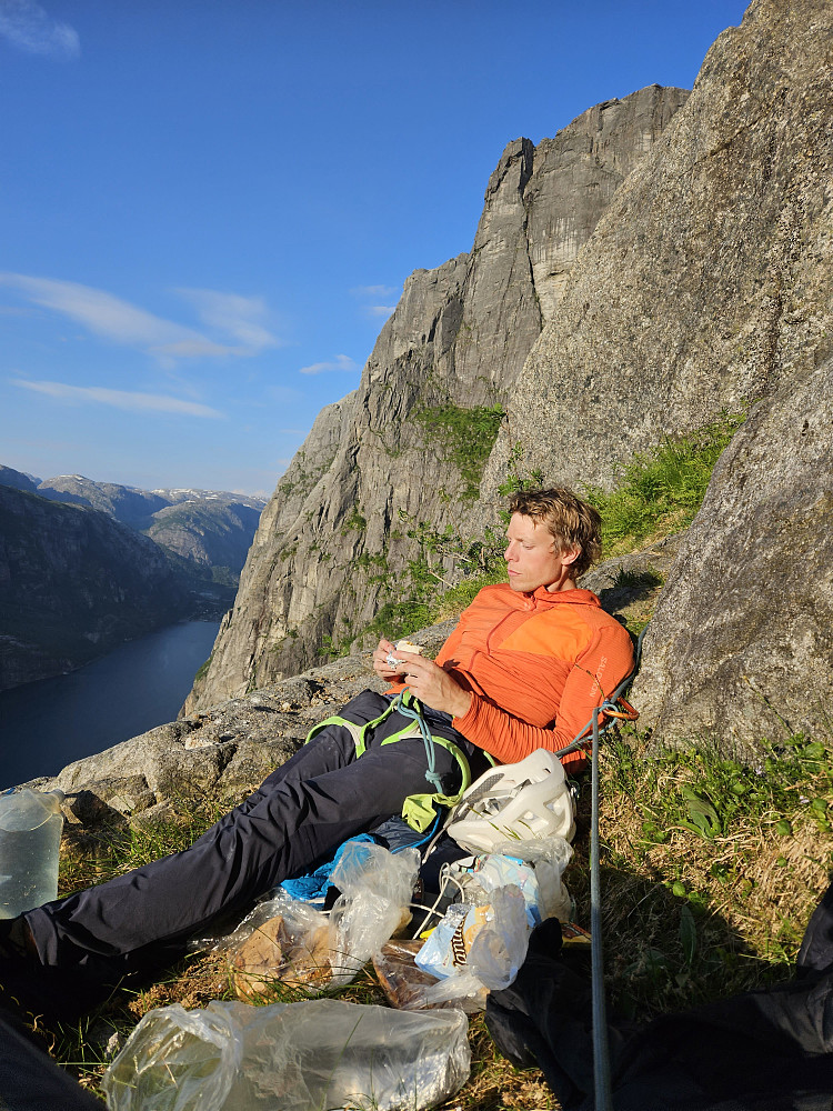 Camp under 6,eren fra Lysefjorden camping 