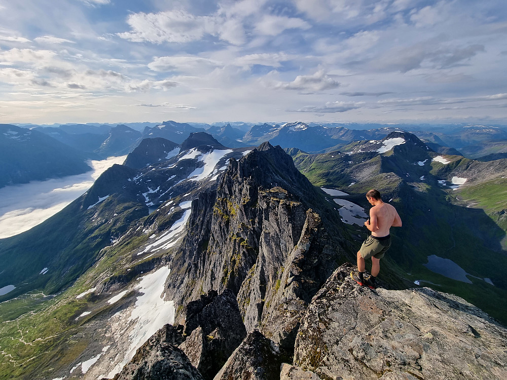 Kvistadkjerringane bortover