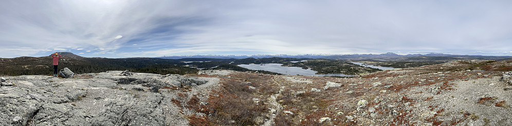 Panorama fra Rabalsmellen: Fra Rundemellen i sør til Skaget og Langsua i nord
