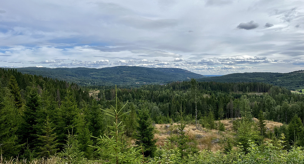 Utsikt utover Sørkedalen mot Tryvannstårnet
