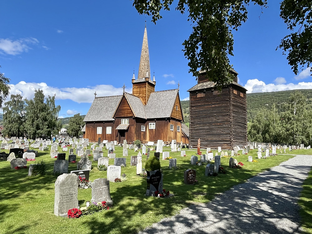 Lom Stavkirke ble bygget omkring år 1170