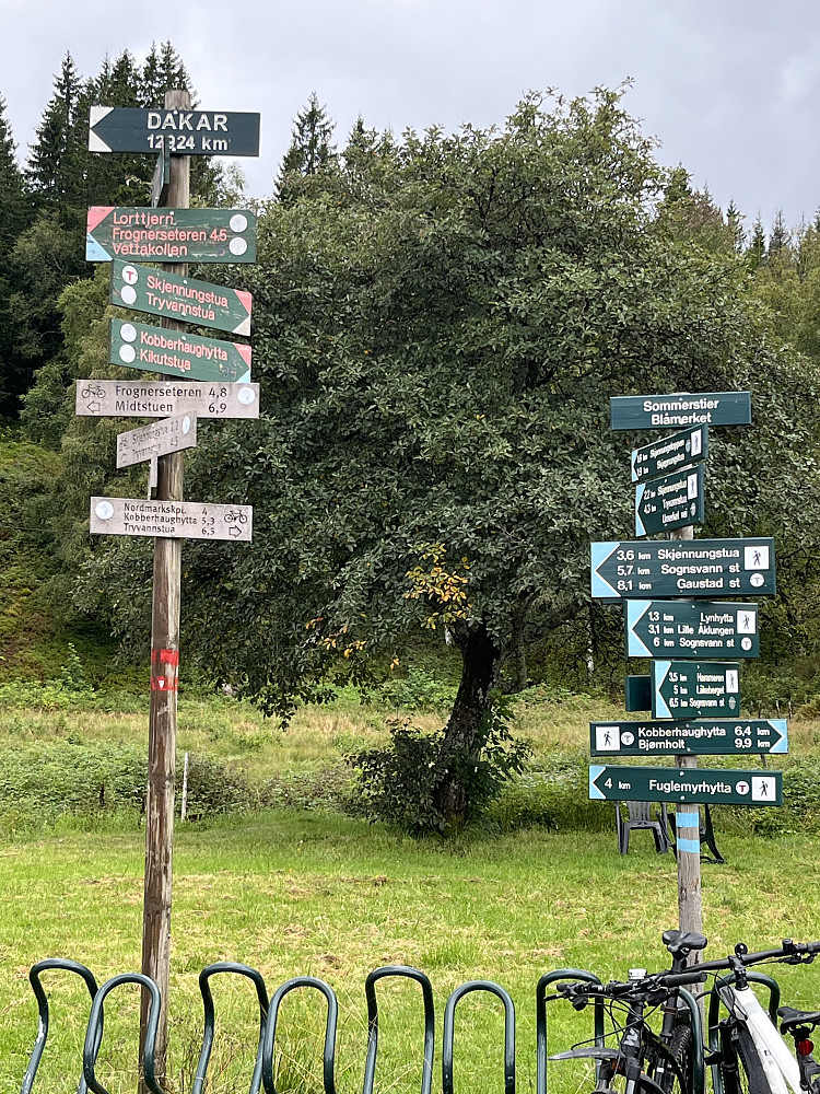 Mange muligheter for videre tur fra Ullevålseter. Har er det bare å finne rett turmål.