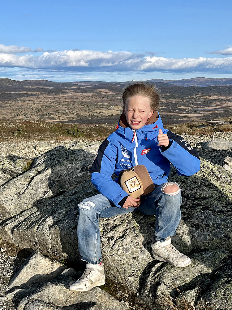 Med vind i håret; Mio på toppen av Synhaugen