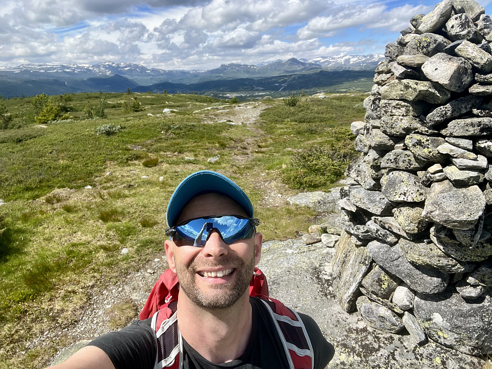 Utiskt fra Javnberget mot Jotunheimen. Bitihorn litt til høyre for midten